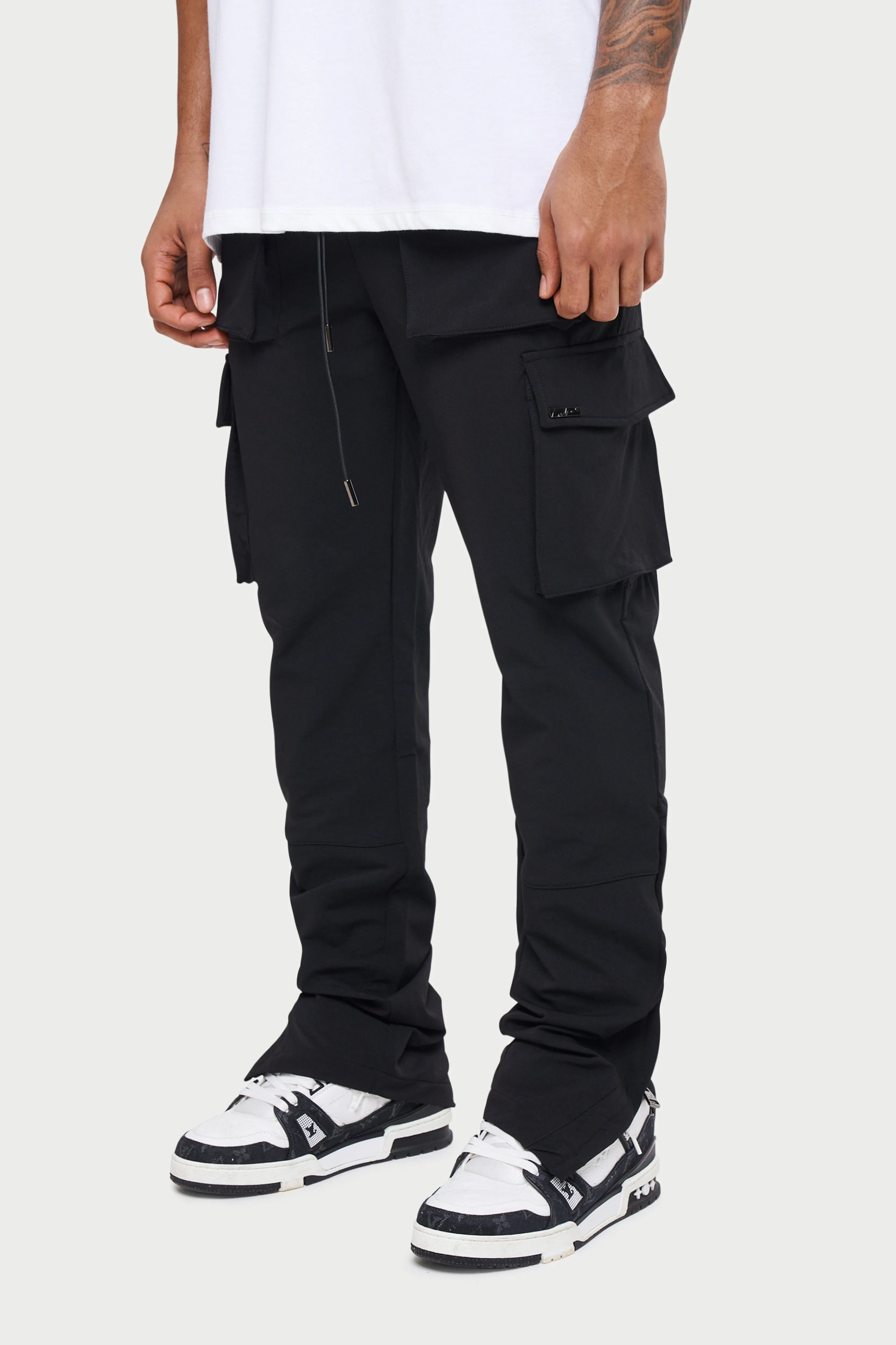 TECHNICAL STRETCH ZIP CARGO PANTS - BLACK