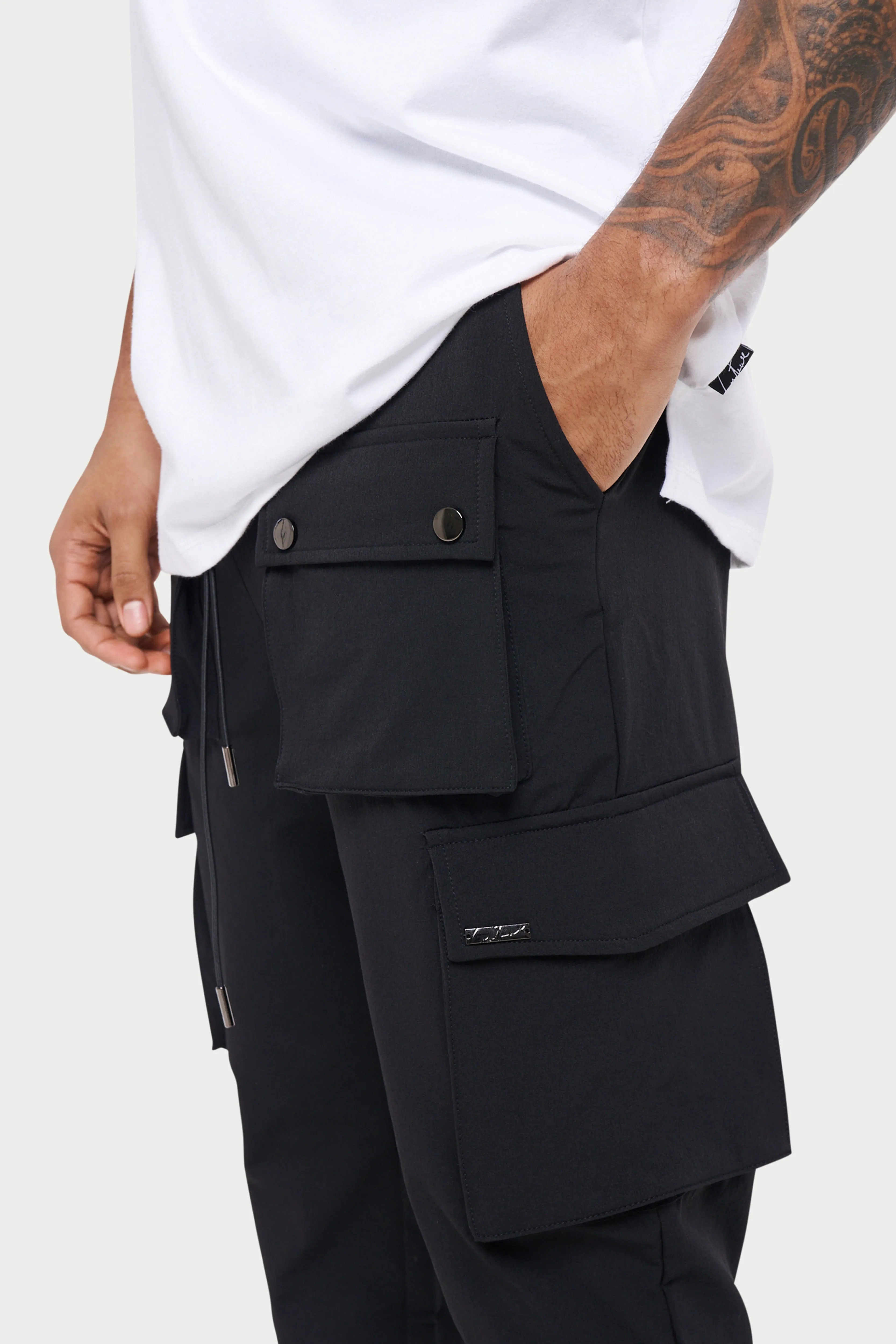 TECHNICAL STRETCH ZIP CARGO PANTS - BLACK