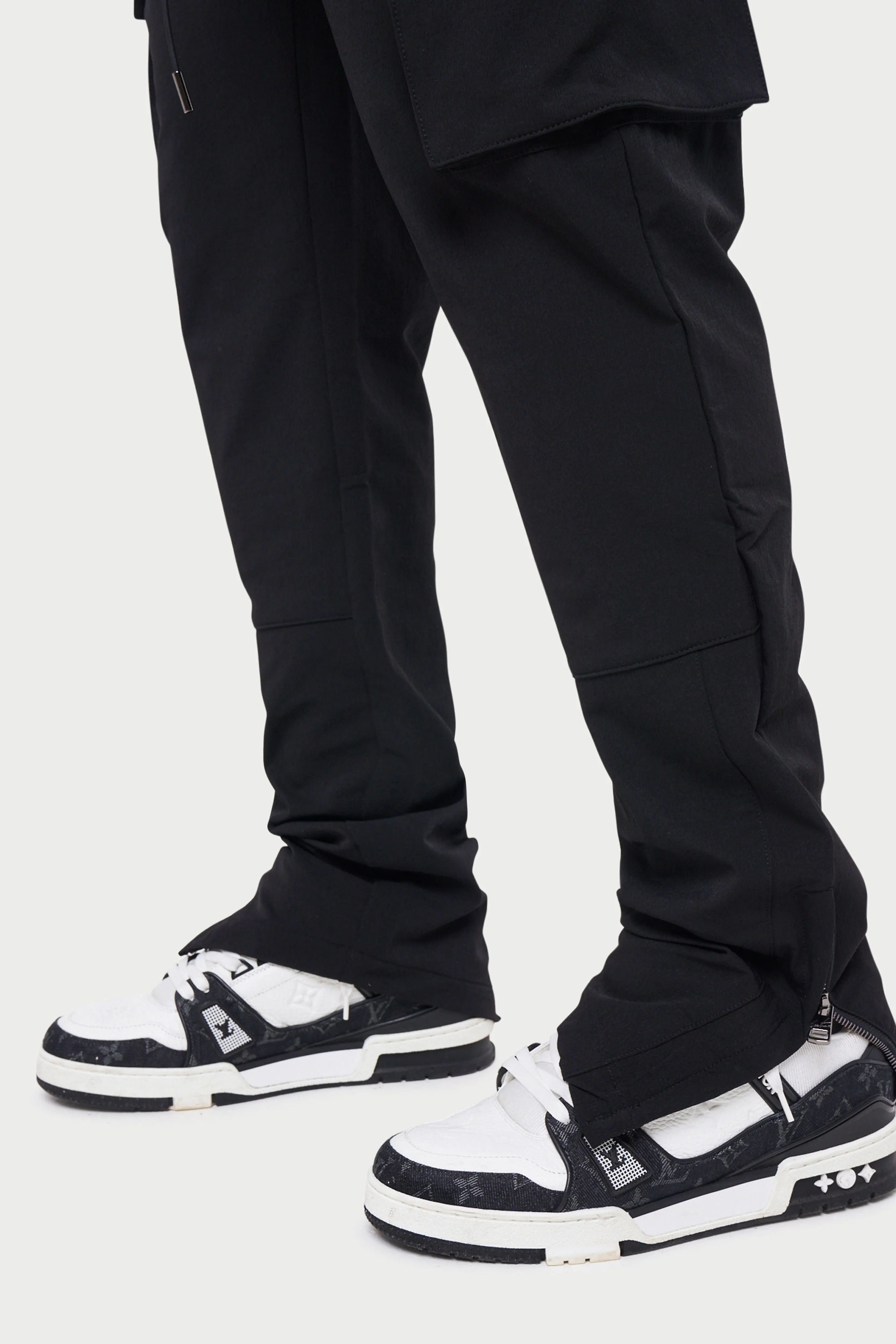 TECHNICAL STRETCH ZIP CARGO PANTS - BLACK